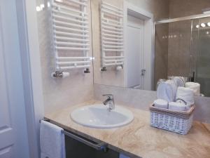 Kúpeľňa v ubytovaní Apartamenty Kapitańskie Kasprowicza 20A taras