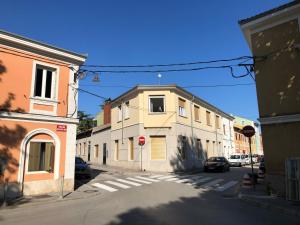 an empty street with a building on the corner at Apartments & Rooms Nardin in Izola