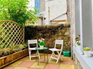 two chairs and a table on a balcony at 21 Melbourne Place Studios in St. Andrews