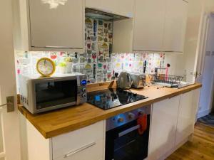 a kitchen with a microwave and a stove top oven at 21 Melbourne Place Studios in St Andrews