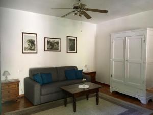 a living room with a couch and a table at Villa Pietrafiore in Monterosso al Mare