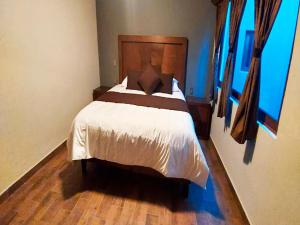 Voodi või voodid majutusasutuse Hotel Suites La Fortuna toas