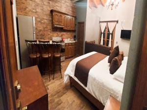 Köök või kööginurk majutusasutuses Hotel Suites La Fortuna