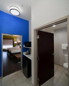 Postel nebo postele na pokoji v ubytování Holiday Inn Express Seguin by IHG