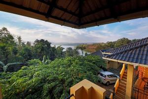 a view of a car parked on the side of a house at Vista Del Lago in Ambalavayal