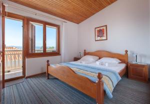 A bed or beds in a room at Apartments Ante-100m from beach