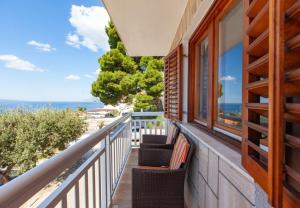 a balcony with chairs and a view of the ocean at Apartments Ante-100m from beach in Brela