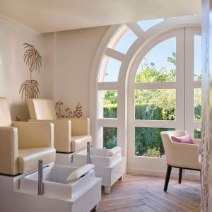 The Beverly Hills Hotel - Dorchester Collection的休息区