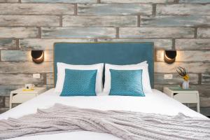 Postel nebo postele na pokoji v ubytování Metulla Travel Hotel