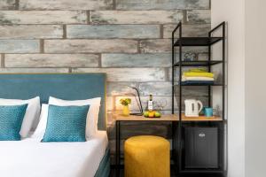 Postel nebo postele na pokoji v ubytování Metulla Travel Hotel