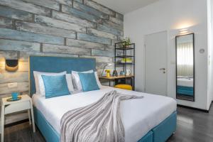 Postel nebo postele na pokoji v ubytování Metulla Travel Hotel