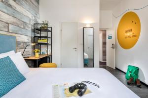 Postel nebo postele na pokoji v ubytování Metulla Travel Hotel