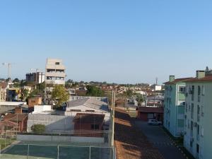 a view of a city from the roof of a building at Apto 2 quartos, cond fechado, com vaga, 4º andar por escadas in Pelotas