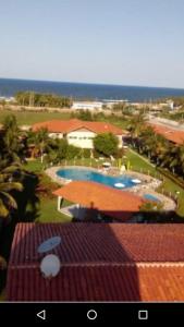 an aerial view of a resort with a swimming pool at Ap por temporada com 2 quartos e uma suíte , excelente área de lazer, Praia do Futuro, condomínio Cartier-Fortaleza in Fortaleza