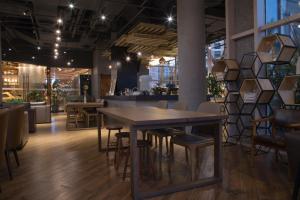 The lounge or bar area at Zhuhai Longzhuda International Hotel