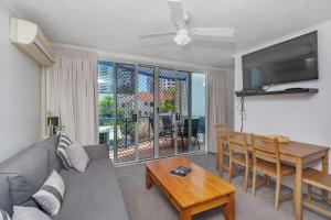 Gallery image of Surfers Beach Resort One in Gold Coast