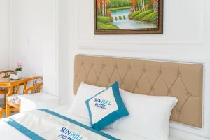 Postel nebo postele na pokoji v ubytování Sun Hill Hotel