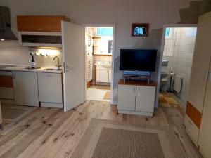 Kuchyňa alebo kuchynka v ubytovaní A Mecsek Gyöngye Apartmanhaz