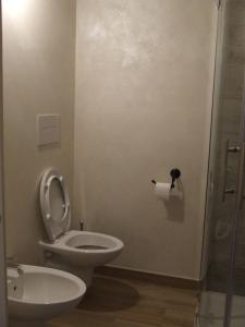 A bathroom at B&B Solstizio d'estate