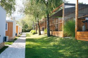 A garden outside Seehotel Hoffmann
