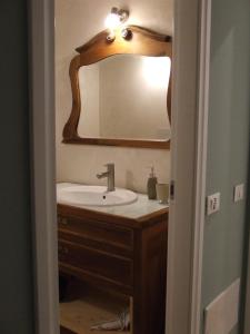 A bathroom at B&B Solstizio d'estate