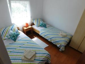 Postel nebo postele na pokoji v ubytování Apartmani Ruža