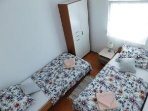 Postel nebo postele na pokoji v ubytování Apartmani Ruža