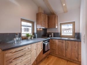A kitchen or kitchenette at Ferienhaus Auerbauer