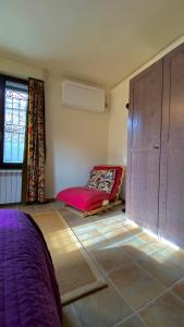 A bed or beds in a room at ARTISTICO - Artistic flat in front of GUGGENHEIM COLLECTION