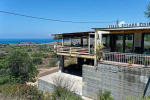 a seafood restaurant with the ocean in the background at PANORAMA in Pitsidia