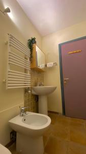A bathroom at ARTISTICO - Artistic flat in front of GUGGENHEIM COLLECTION
