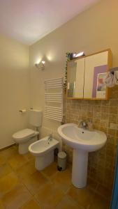 A bathroom at ARTISTICO - Artistic flat in front of GUGGENHEIM COLLECTION