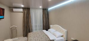 Кровать или кровати в номере Luxury apartments Atlant +8 фотографий