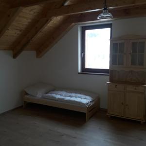 a room with a bed and a window in it at apartman u\Kapra in Jeřmanice