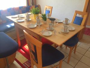Reštaurácia alebo iné gastronomické zariadenie v ubytovaní Linz Apartment Comfort-Size