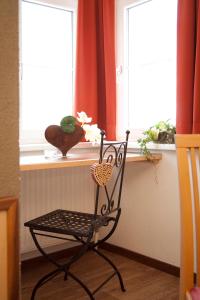 a black chair sitting in front of a window at Appartements Fliana Mathon/Ischgl in Ischgl