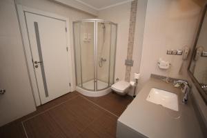 Koupelna v ubytování Grand Nora Hotel