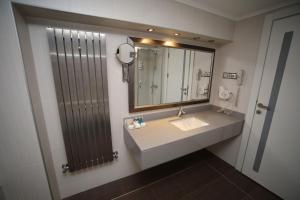 Koupelna v ubytování Grand Nora Hotel