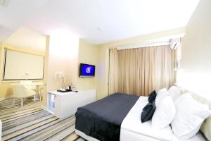TV a/nebo společenská místnost v ubytování Grand Nora Hotel