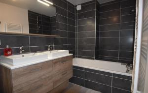 A bathroom at VAUJANYLOCATIONS - Le Chalet d Antoine et Mary