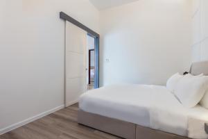 Postel nebo postele na pokoji v ubytování Wesley Hotel