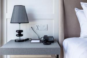Postel nebo postele na pokoji v ubytování Wesley Hotel