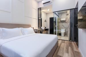 Postel nebo postele na pokoji v ubytování Wesley Hotel