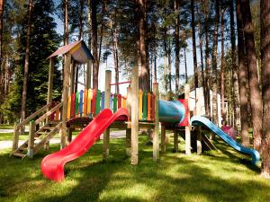 a playground with a slide and a slideintend at Natura Resort in Pogorzelica