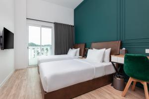 Postel nebo postele na pokoji v ubytování Wesley Hotel