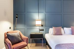 A bed or beds in a room at Weflating City Center