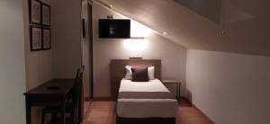 Postel nebo postele na pokoji v ubytování Hospedium Hotel Vittoria Colonna