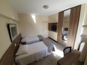 Cama ou camas em um quarto em Via Contorno Hotel mais 36 fotos