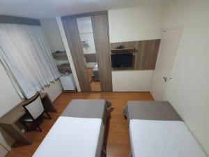 Cama ou camas em um quarto em Via Contorno Hotel