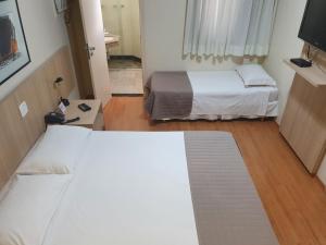 Cama ou camas em um quarto em Via Contorno Hotel